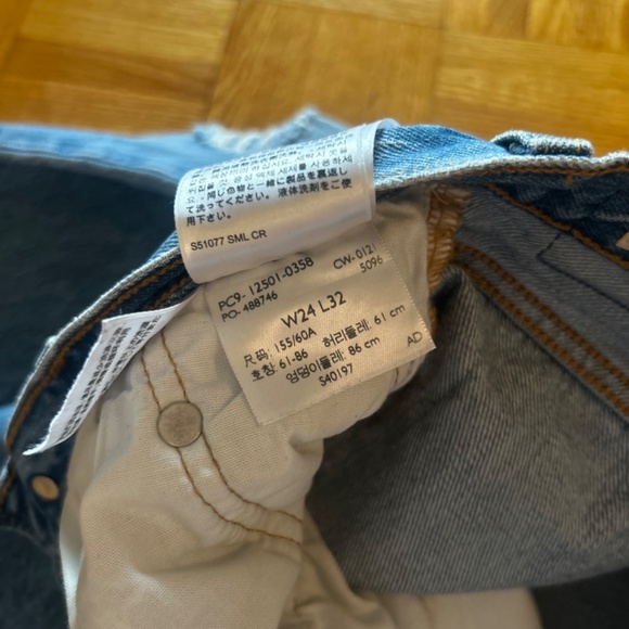 Levi’s Ripped Blue Jeans - Picture 4 of 4